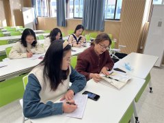 <b>让学生正在材料汇集、朗读和碰撞中不竭成长</b>